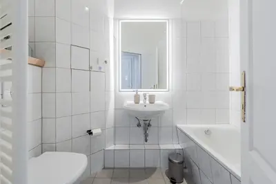 Ein Badezimmer in der Unterkunft Cozy 1BR - Family Retreat in Potsdam!