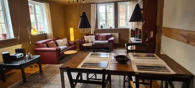 Ein Sitzbereich in der Unterkunft Schulstraße 9