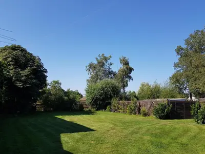 Ein Garten an der Unterkunft Ferienwohnung Sonnenblume