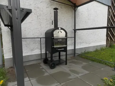 Ein für Gäste verfügbarer Grill in der Ferienwohnung