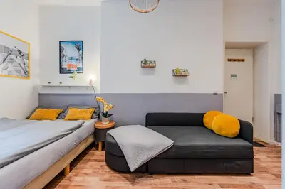 Ein Sitzbereich in der Unterkunft Cozy Retro Chic with Patio and Self Check-in