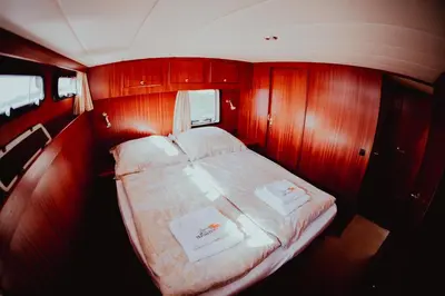 Ein Bett oder Betten in einem Zimmer der Unterkunft Yacht Susan - Jacht - TraumZeitBoot - exklusiver Festlieger in perfekter Lage am Scharmützelsee Bad Saarow