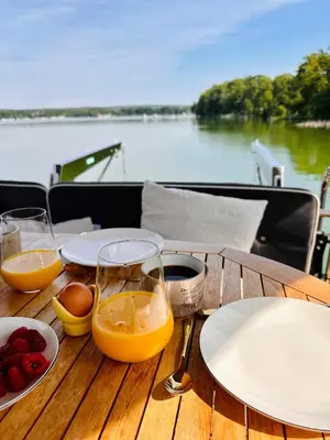 Essen auf dem Boot oder in der Nähe