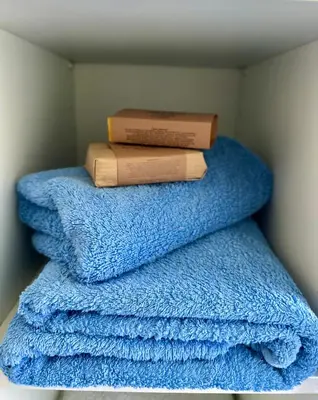 Ein Bett oder Betten in einem Zimmer der Unterkunft Seezeit Storkow & romantisches Baumhaus