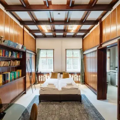 Homely Berlin - Library Style