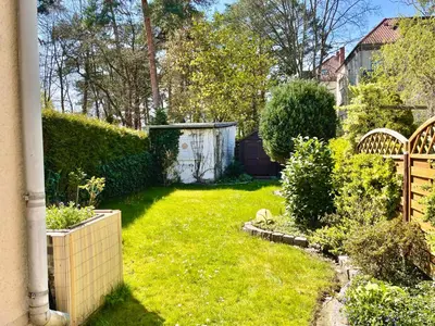 Ein Garten an der Unterkunft Gemütliches Haus in BERLiN Köpenick