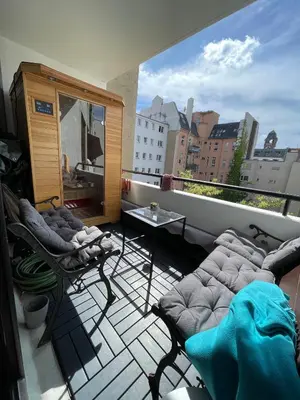 Ein Sitzbereich in der Unterkunft Cozy room next to Ku'damm with full kitchen and fast wifi
