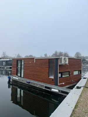 Das Gebäude in dem sich das Boot befindet