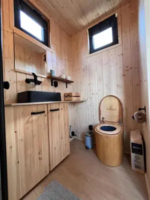 Ein Badezimmer in der Unterkunft Waterfront Tiny House Stay