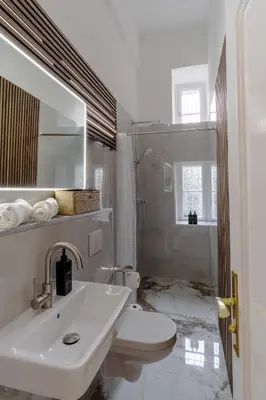 Ein Badezimmer in der Unterkunft Nofa Apartments - Altbau Apartments am Kudamm