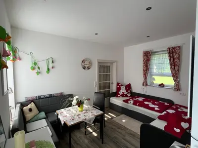 Ein Sitzbereich in der Unterkunft Ferienwohnung im Grünen