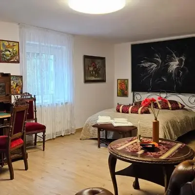 Mondänes Zimmer nahe Alex in Villenlage