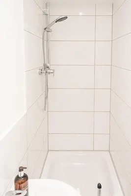 Ein Badezimmer in der Unterkunft Modern Studio Apartment