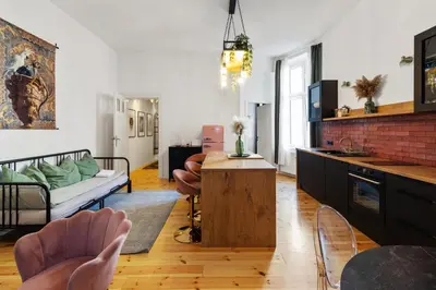 Ein Sitzbereich in der Unterkunft Urban Jungle - Designer Apartment in the Heart of Friedrichshain
