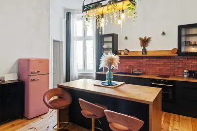 Küche/Küchenzeile in der Unterkunft Urban Jungle - Designer Apartment in the Heart of Friedrichshain
