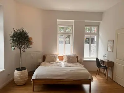 Ein Bett oder Betten in einem Zimmer der Unterkunft Cozy Altbau in Friedrichshain - Westwing Design