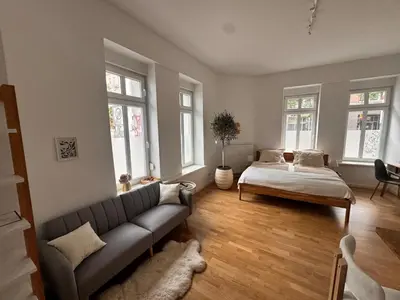 Ein Bett oder Betten in einem Zimmer der Unterkunft Cozy Altbau in Friedrichshain - Westwing Design