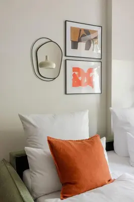 Ein Bett oder Betten in einem Zimmer der Unterkunft oompH Berlin Minimalist & Mighty - 1 BR hosting up to 6