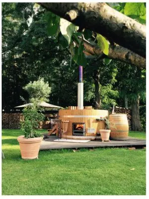 Ein Garten an der Unterkunft Premium Gruppenunterkunft fuer bis zu 25 Gaeste im Garten mit Badefass