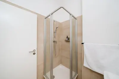 Ein Badezimmer in der Unterkunft Homely Berlin - New Build , near River , Main Station , Family & Business