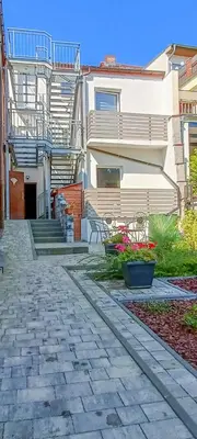 Das Gebäude in dem sich die Ferienwohnung befindet