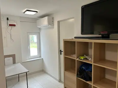 TV/Unterhaltungsangebot in der Unterkunft Neu renoviertes Haus mit großer Terrasse und Garten
