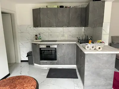 Küche/Küchenzeile in der Unterkunft Neu renoviertes Haus mit großer Terrasse und Garten
