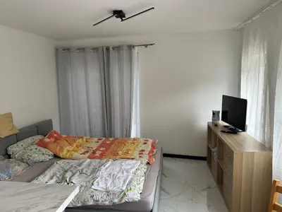 TV/Unterhaltungsangebot in der Unterkunft Neu renoviertes Haus mit großer Terrasse und Garten