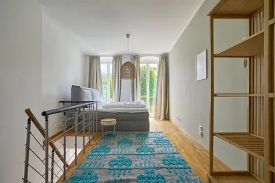 Ein Bett oder Betten in einem Zimmer der Unterkunft Ruhiges zentrales Maisonette-Loft in Berlin