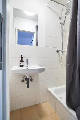 Ein Badezimmer in der Unterkunft Ruhiges zentrales Maisonette-Loft in Berlin