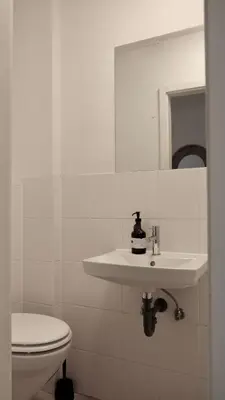 Ein Badezimmer in der Unterkunft Ruhiges zentrales Maisonette-Loft in Berlin