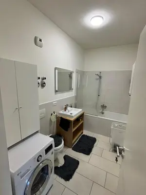 Ein Badezimmer in der Unterkunft Check Point Charlie Luxury Apartment with Balcony