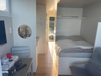 Ein Bett oder Betten in einem Zimmer der Unterkunft Hausboot Schwielochsee classic
