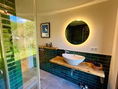 Ein Badezimmer in der Unterkunft Haus 2 am Grimnitzsee - hochwertiges Design, mit eigenem Garten und nah am See