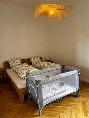 Ein Bett oder Betten in einem Zimmer der Unterkunft Zur Kaiserin - im Süden Berlins