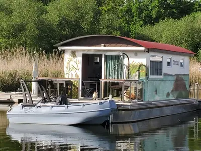 Blick auf einen Fluss in der Nähe des Ferienhauses
