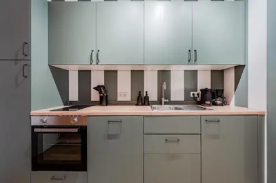 Küche/Küchenzeile in der Unterkunft Vibrant Micro-Apartment - Cozy, Central & Self Checkin