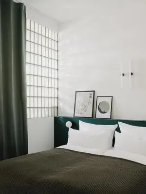 Ein Bett oder Betten in einem Zimmer der Unterkunft NOOK Stay am Checkpoint Charlie