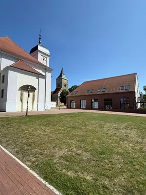 Das Gebäude in dem sich the country house befindet