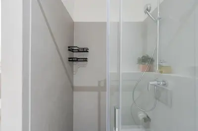 Ein Badezimmer in der Unterkunft The Music Studio - Newly renovated