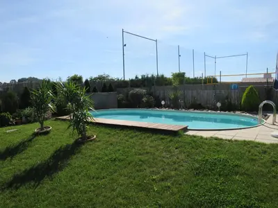 Der Swimmingpool an oder in der Nähe von Pension zum Wiesengrund