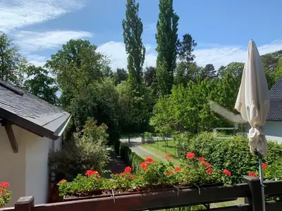 Ein Garten an der Unterkunft Bad Saarow Ferienhaus Am Hafen