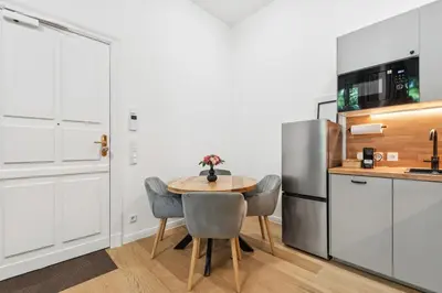 Küche/Küchenzeile in der Unterkunft Modern Apartment in Berlin