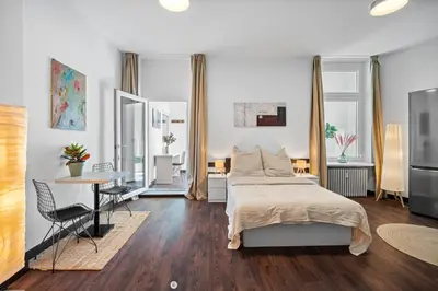 Ein Bett oder Betten in einem Zimmer der Unterkunft Loftly Hindenburgdamm 85 Charite - 45m2 - Self Check-In - 300mbit