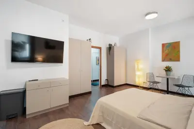 TV/Unterhaltungsangebot in der Unterkunft Loftly Hindenburgdamm 85 Charite - 45m2 - Self Check-In - 300mbit