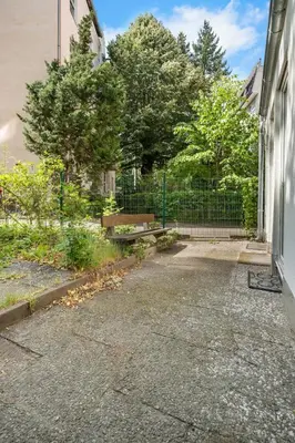 Ein Garten an der Unterkunft Loftly Hindenburgdamm 85 Charite - 45m2 - Self Check-In - 300mbit