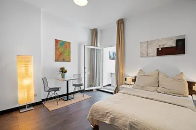 Ein Bett oder Betten in einem Zimmer der Unterkunft Loftly Hindenburgdamm 85 Charite - 45m2 - Self Check-In - 300mbit