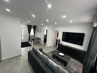 TV/Unterhaltungsangebot in der Unterkunft Schöne 3-Zimmer-Wohnung mit Klima am Stadtrand von Berlin