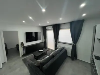 TV/Unterhaltungsangebot in der Unterkunft Schöne 3-Zimmer-Wohnung mit Klima am Stadtrand von Berlin