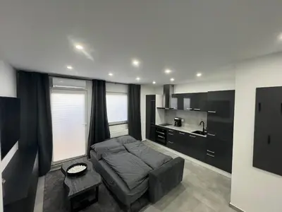 Küche/Küchenzeile in der Unterkunft Schöne 3-Zimmer-Wohnung mit Klima am Stadtrand von Berlin